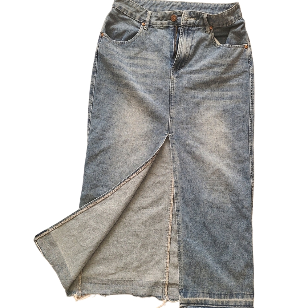 Blue Maxi Denim Skirt with Vintage Wash